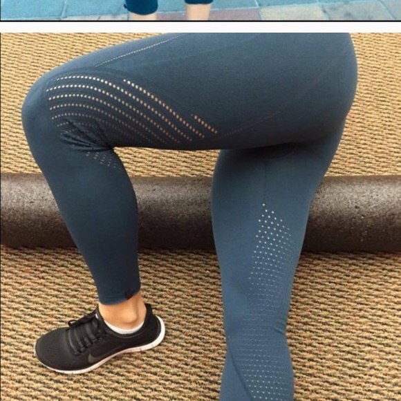 Lululemon time warp tight (black) - Picture 4 of 5